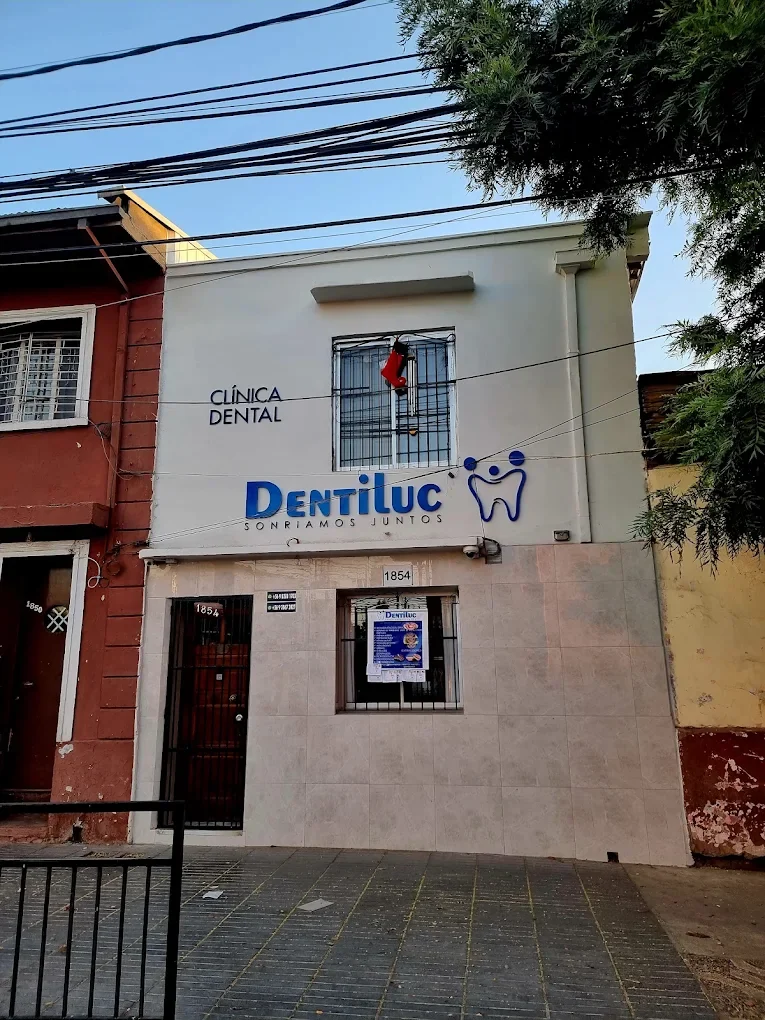 Fachada Clínica Dental DentiLuc, Cañete 1854